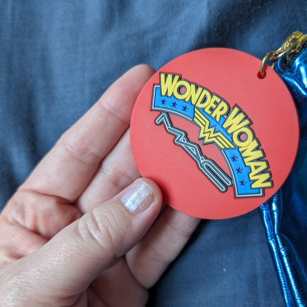 M.A.C. x Wonder Woman Cosmetics Bag Small Blue - Picture 2 of 4